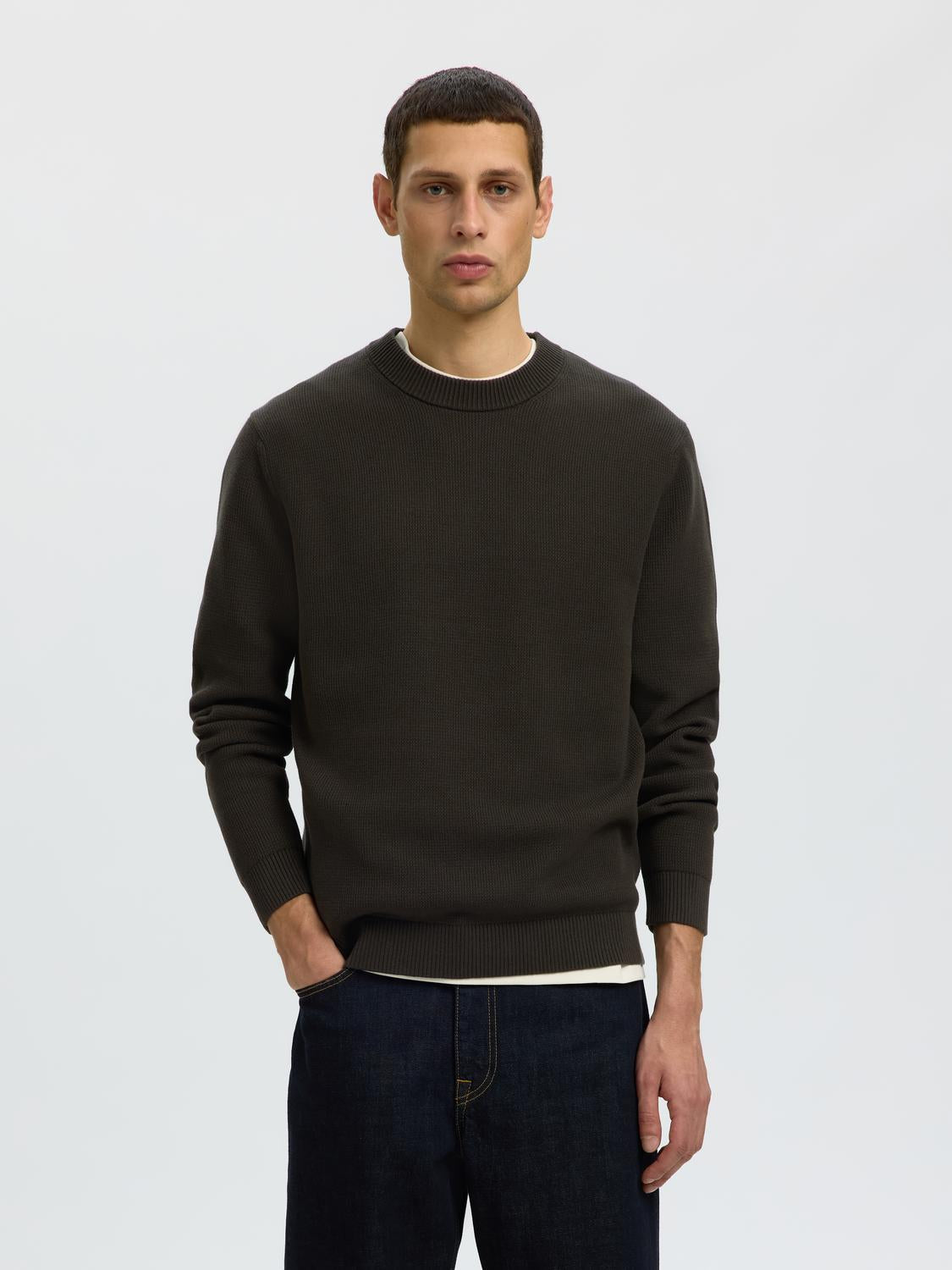 model_shot-front
